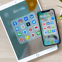 81SOCM220 - Business - Social Media